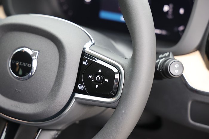 2025 Volvo XC60 Plus B5 Bright