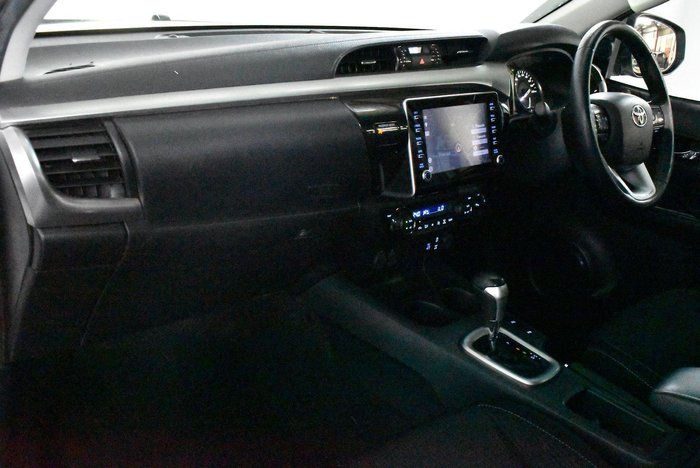 2022 Toyota Hilux SR5