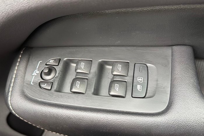 2022 Volvo XC60 Ultimate B6 Dark