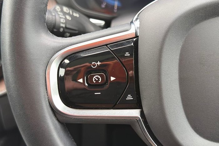 2022 Volvo XC60 Ultimate B6 Dark