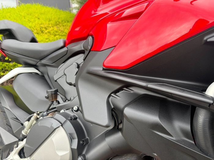 2022 DUCATI STREETFIGHTER V2 Red