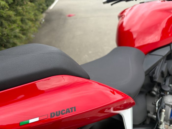 2022 DUCATI STREETFIGHTER V2 Red