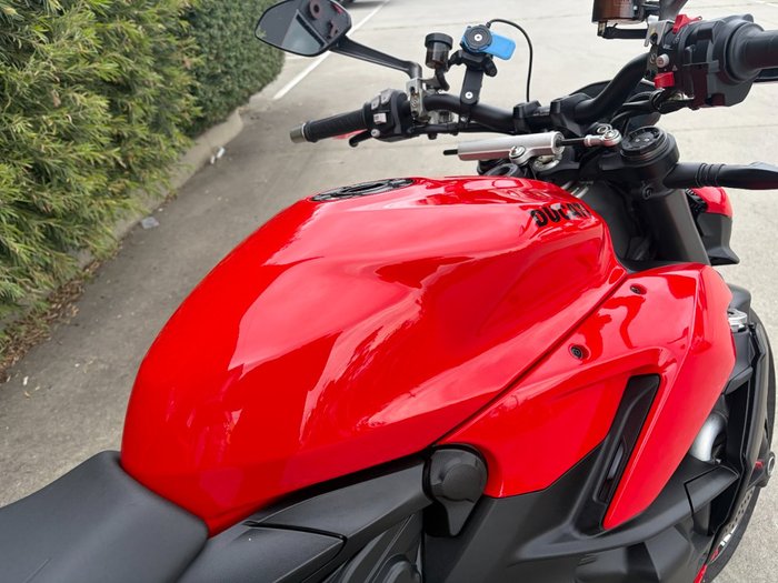 2022 DUCATI STREETFIGHTER V2 Red