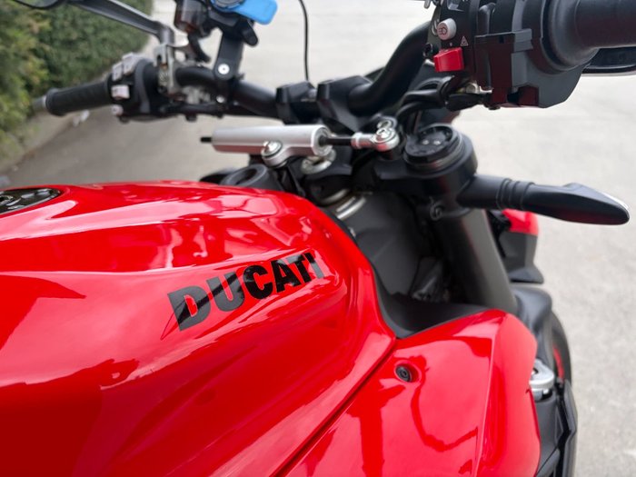 2022 DUCATI STREETFIGHTER V2 Red