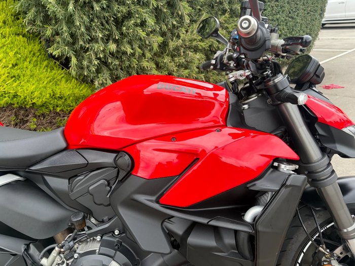 2022 DUCATI STREETFIGHTER V2 Red