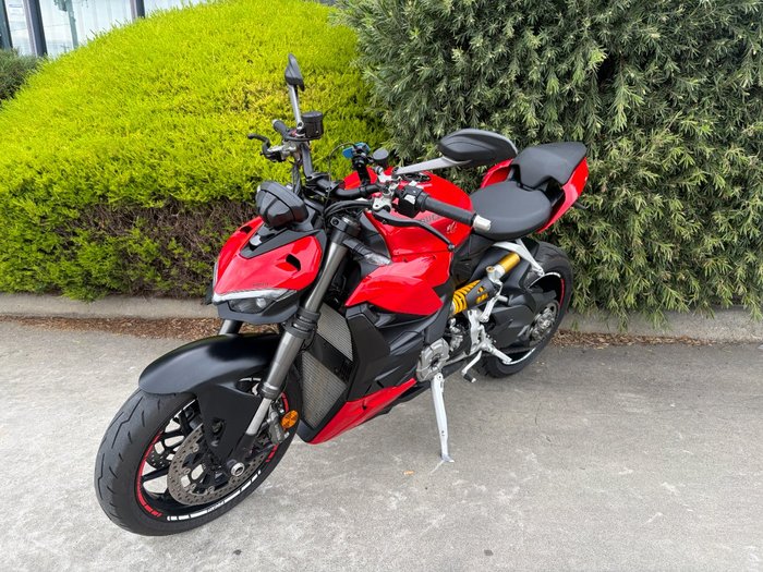 2022 DUCATI STREETFIGHTER V2 Red
