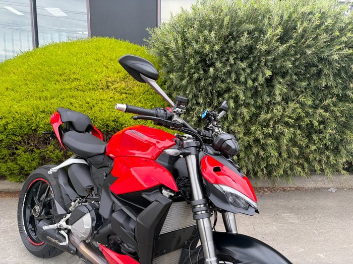 2022 DUCATI STREETFIGHTER V2 Red
