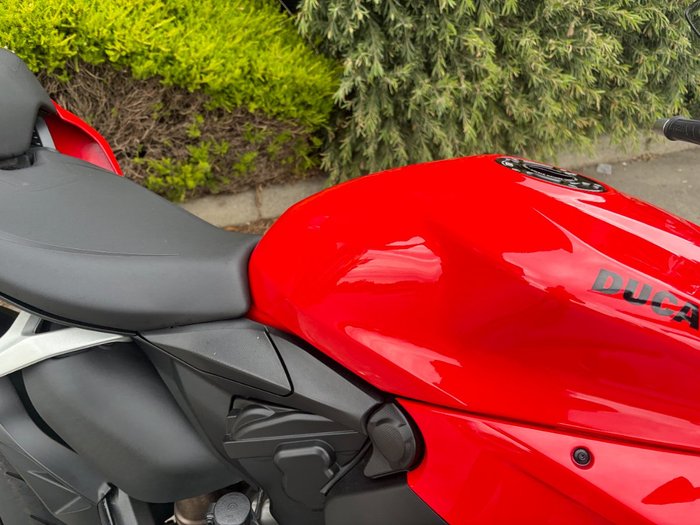 2022 DUCATI STREETFIGHTER V2 Red
