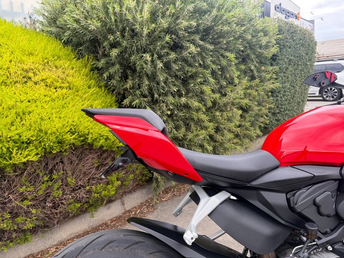 2022 DUCATI STREETFIGHTER V2 Red