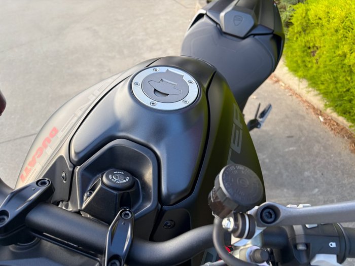2022 DUCATI MONSTER+ 937 STEALTH Black