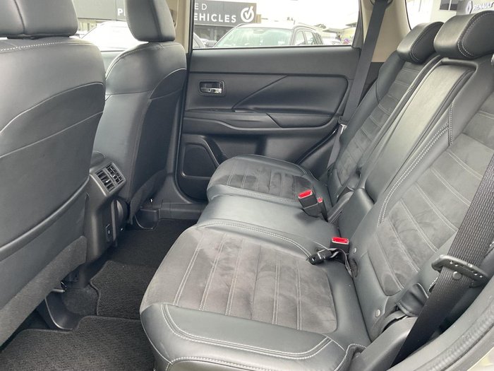2020 Mitsubishi Outlander LS