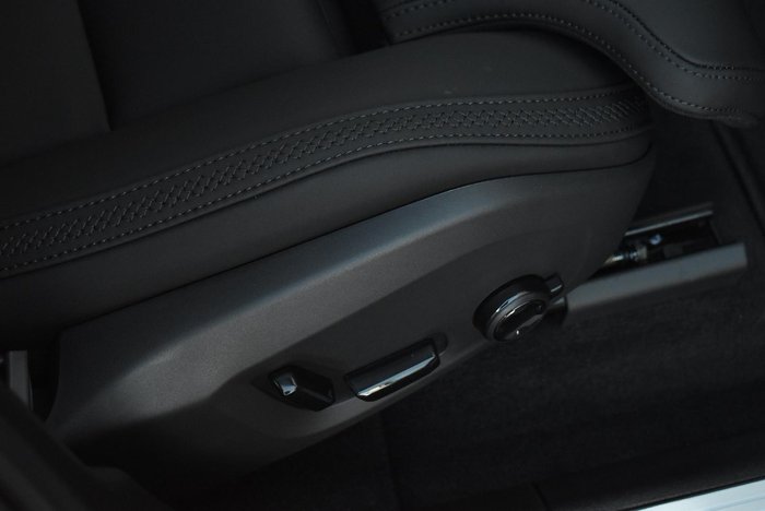 2025 Volvo XC60 Plus B5 Bright