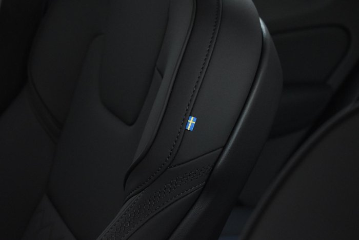 2025 Volvo XC60 Plus B5 Bright