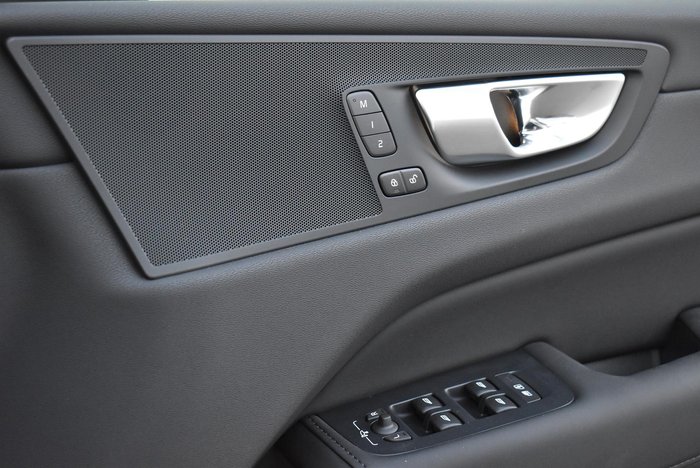 2025 Volvo XC60 Plus B5 Bright