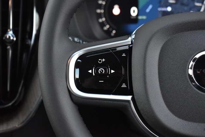 2025 Volvo XC60 Plus B5 Bright