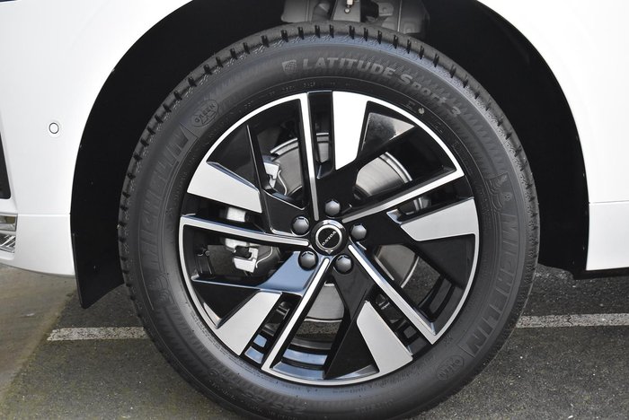 2025 Volvo XC60 Plus B5 Bright