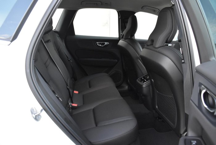 2025 Volvo XC60 Plus B5 Bright