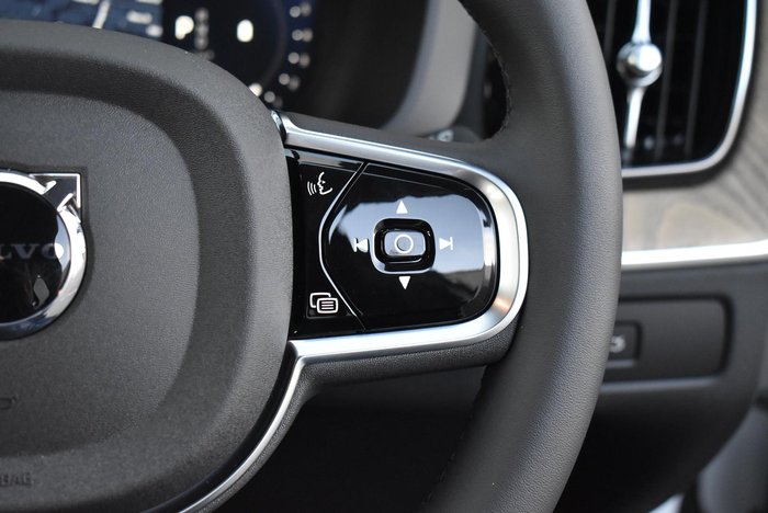 2025 Volvo XC60 Plus B5 Bright