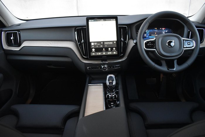 2025 Volvo XC60 Plus B5 Bright