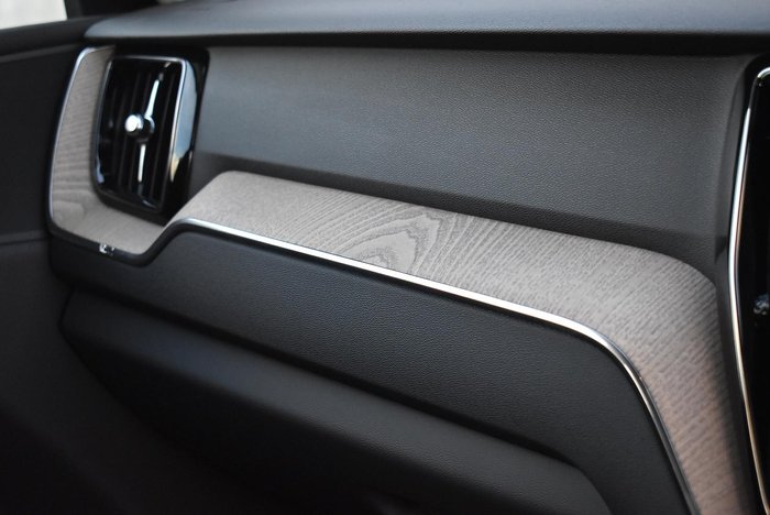 2025 Volvo XC60 Plus B5 Bright