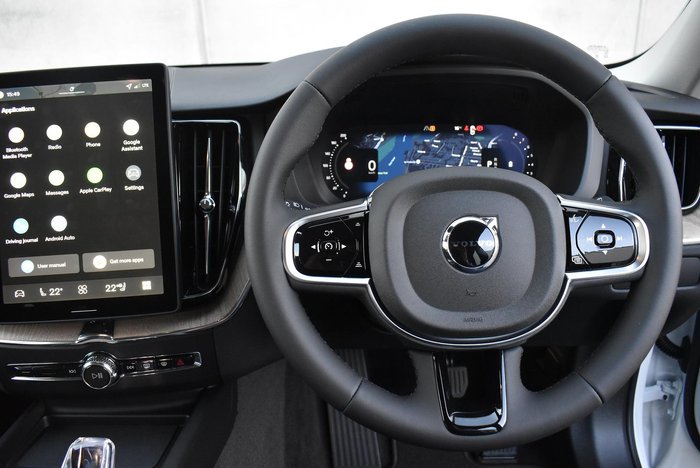 2025 Volvo XC60 Plus B5 Bright