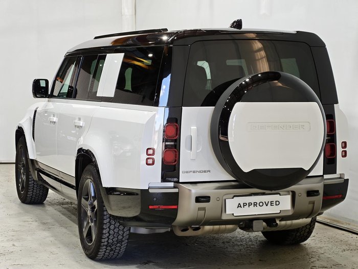 2025 Land Rover Defender 130 D350 X-Dynamic SE
