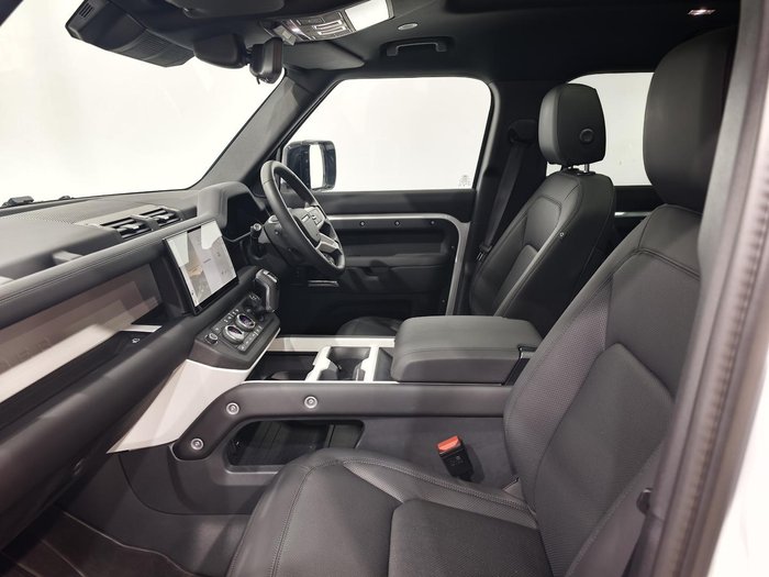 2025 Land Rover Defender 130 D350 X-Dynamic SE