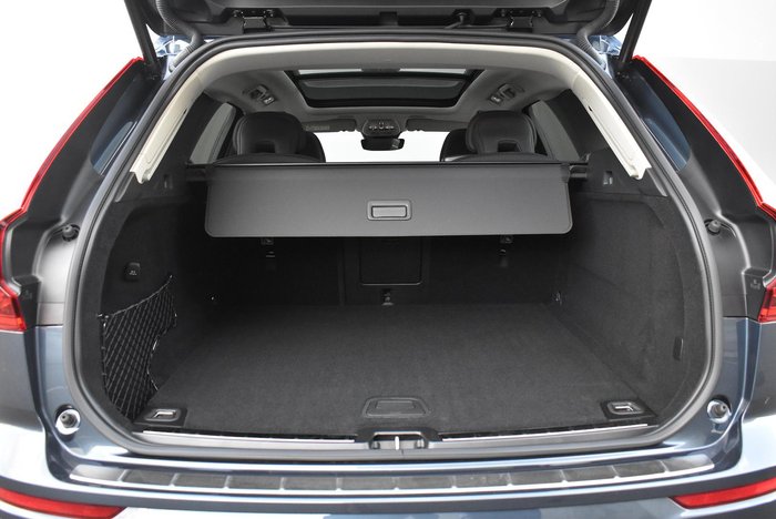 2025 Volvo XC60 Plus B5 Bright