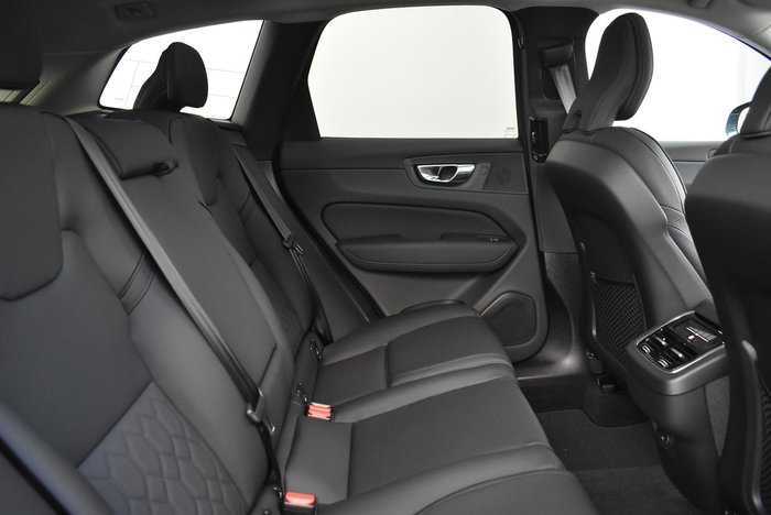 2025 Volvo XC60 Plus B5 Bright