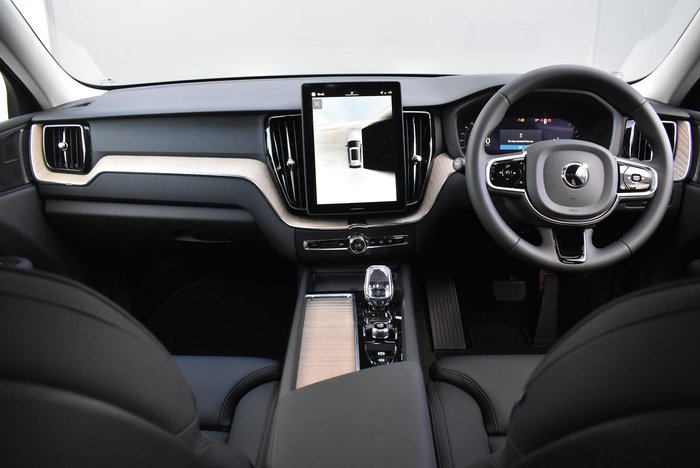 2025 Volvo XC60 Plus B5 Bright