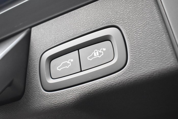 2025 Volvo XC60 Plus B5 Bright