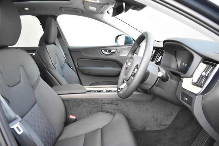 2025 Volvo XC60 Plus B5 Bright
