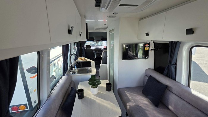 2024 Winnebago Bondi 4S 4 Berth