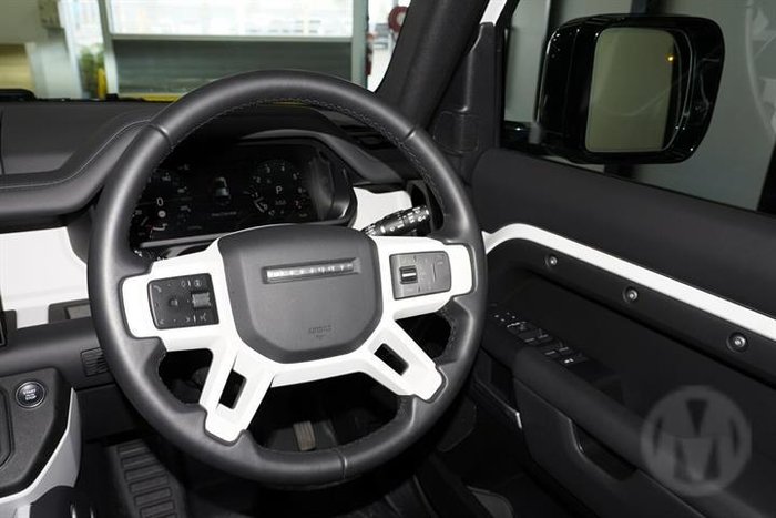 2025 Land Rover Defender 110 P400 S