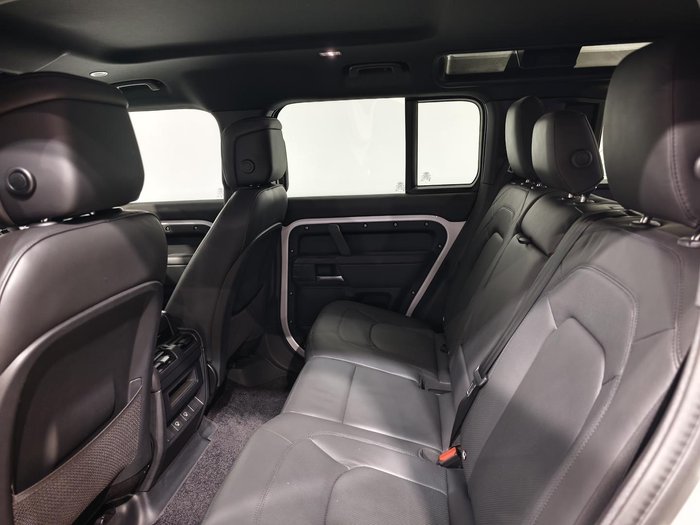 2025 Land Rover Defender 110 P400 S