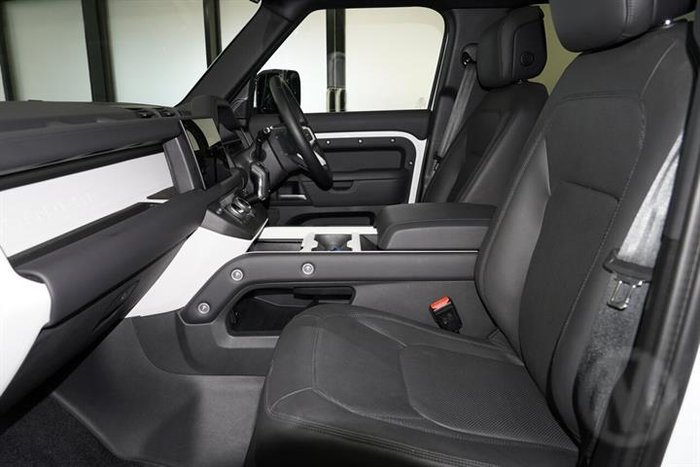 2025 Land Rover Defender 110 P400 S