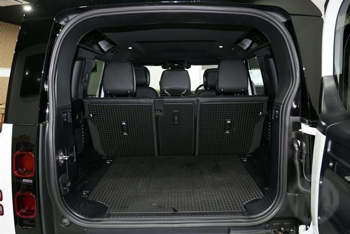 2025 Land Rover Defender 110 P400 S