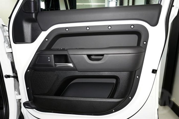 2025 Land Rover Defender 110 P400 S