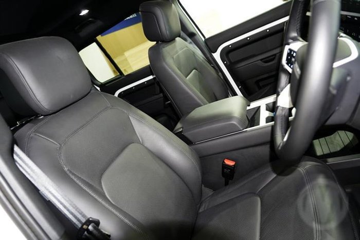 2025 Land Rover Defender 110 P400 S