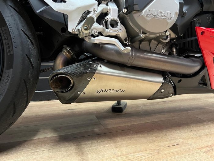 2022 DUCATI STREETFIGHTER V2 Red