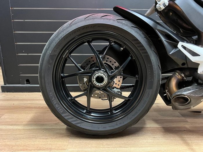 2022 DUCATI STREETFIGHTER V2 Red