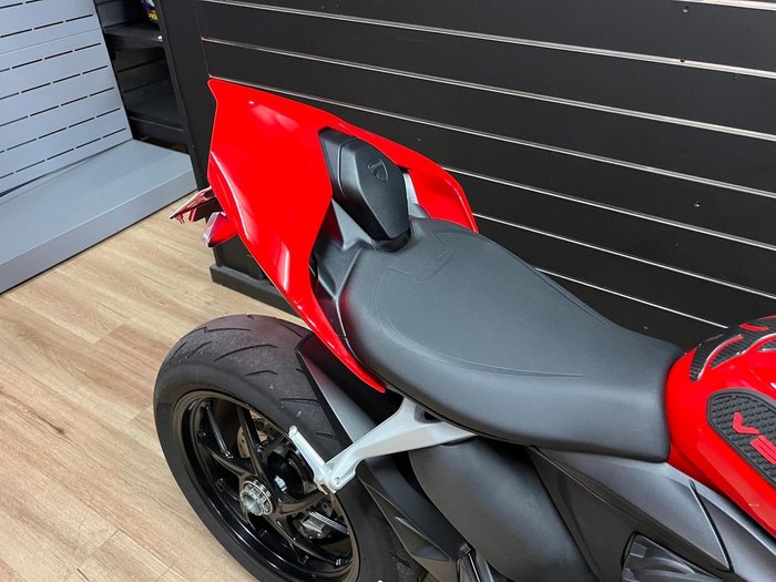 2022 DUCATI STREETFIGHTER V2 Red