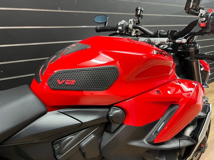 2022 DUCATI STREETFIGHTER V2 Red