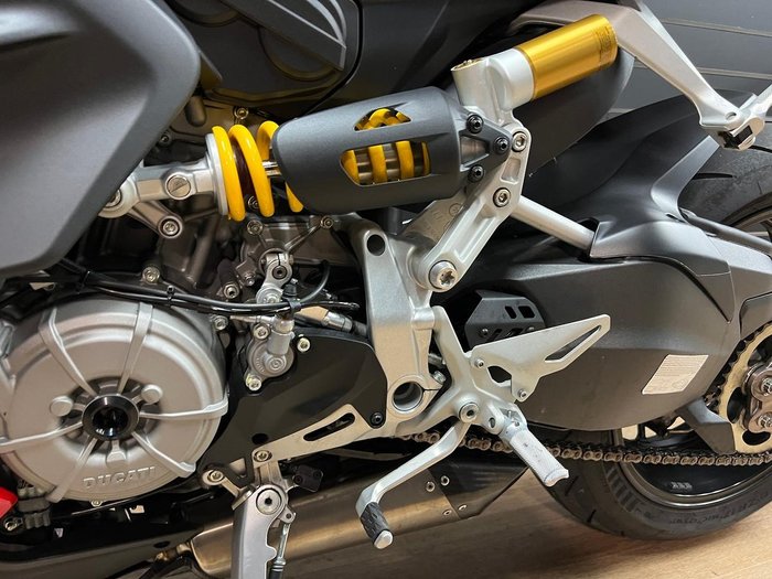 2022 DUCATI STREETFIGHTER V2 Red