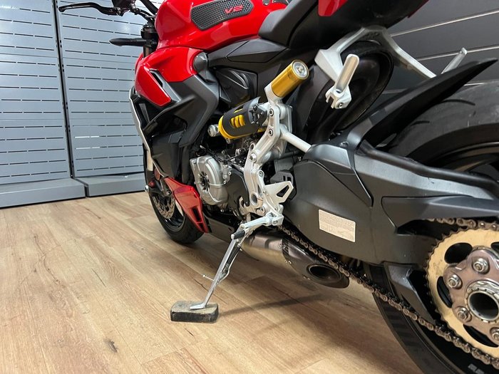 2022 DUCATI STREETFIGHTER V2 Red