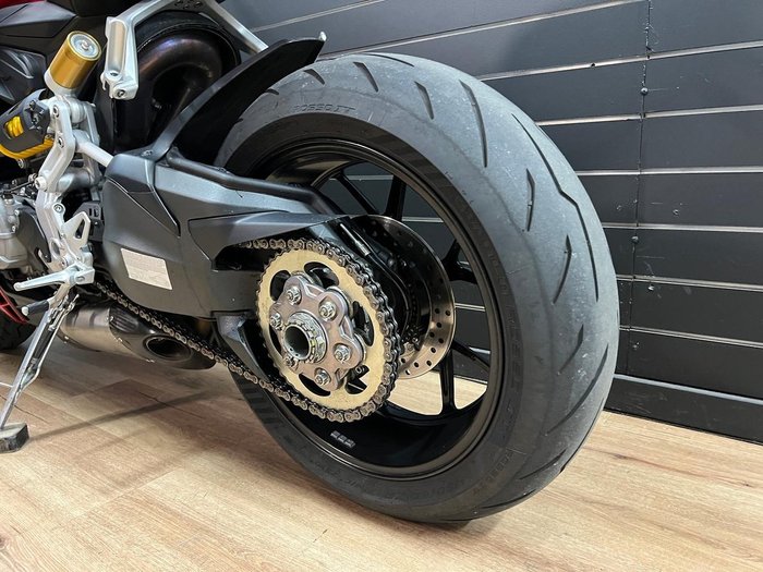 2022 DUCATI STREETFIGHTER V2 Red
