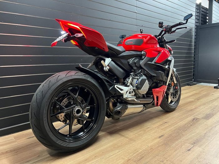2022 DUCATI STREETFIGHTER V2 Red