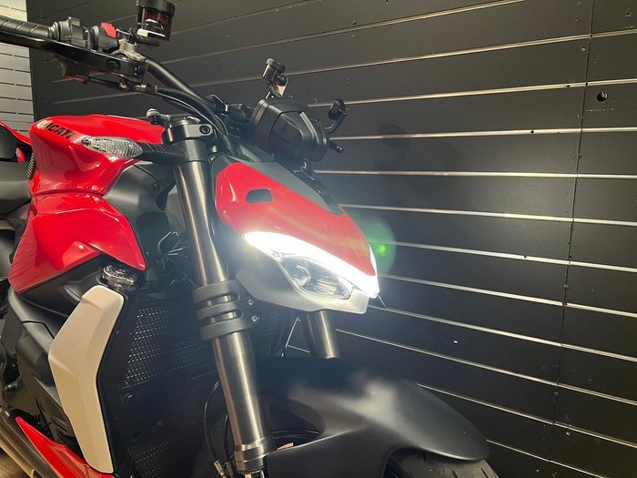 2022 DUCATI STREETFIGHTER V2 Red