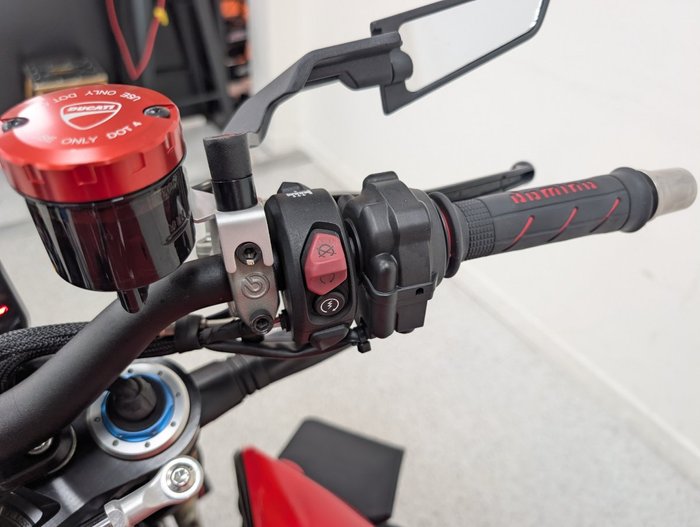2021 DUCATI STREETFIGHTER V4 S Red