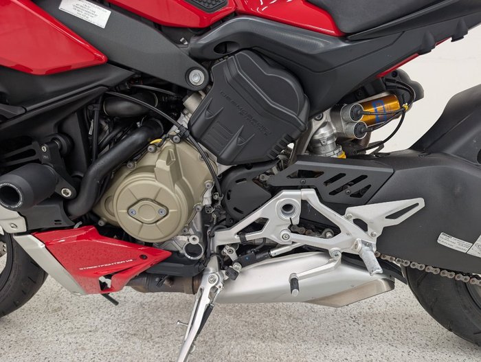2021 DUCATI STREETFIGHTER V4 S Red